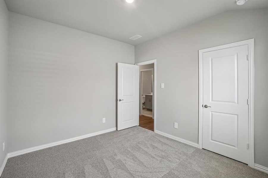 Spacious, unfurnished interior of a new home in Stella Hills, Denton (Image 28).