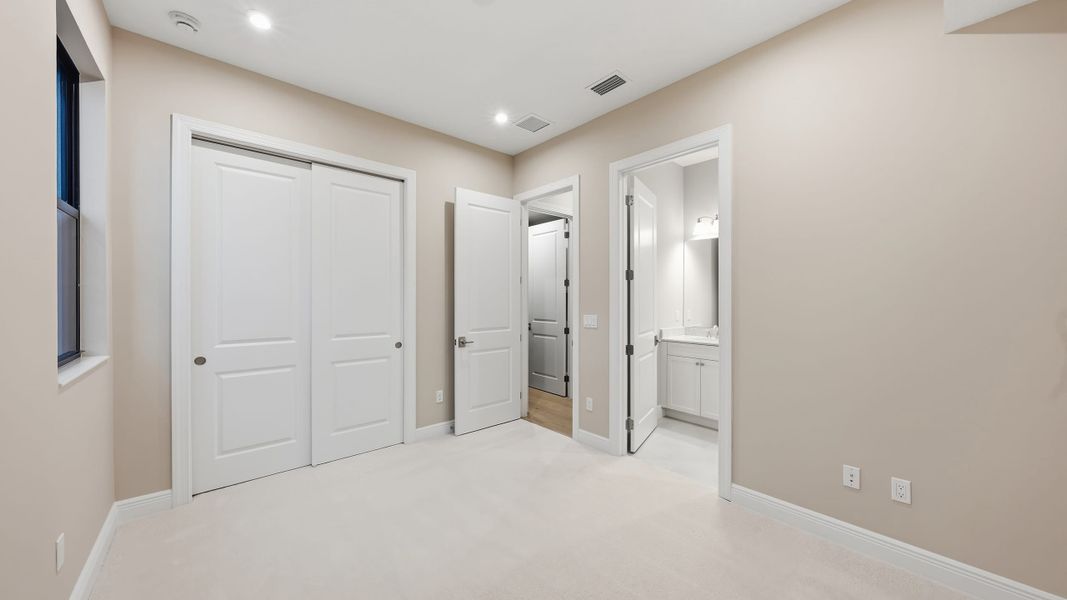 Spacious, unfurnished interior of a new home in PGA Village Verano, Port St. Lucie (Image 28).