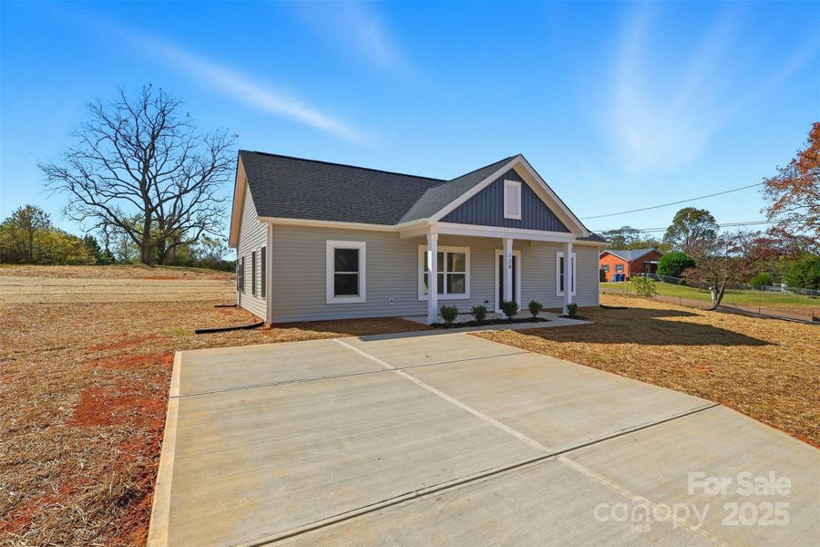 Image 33 of a home in .