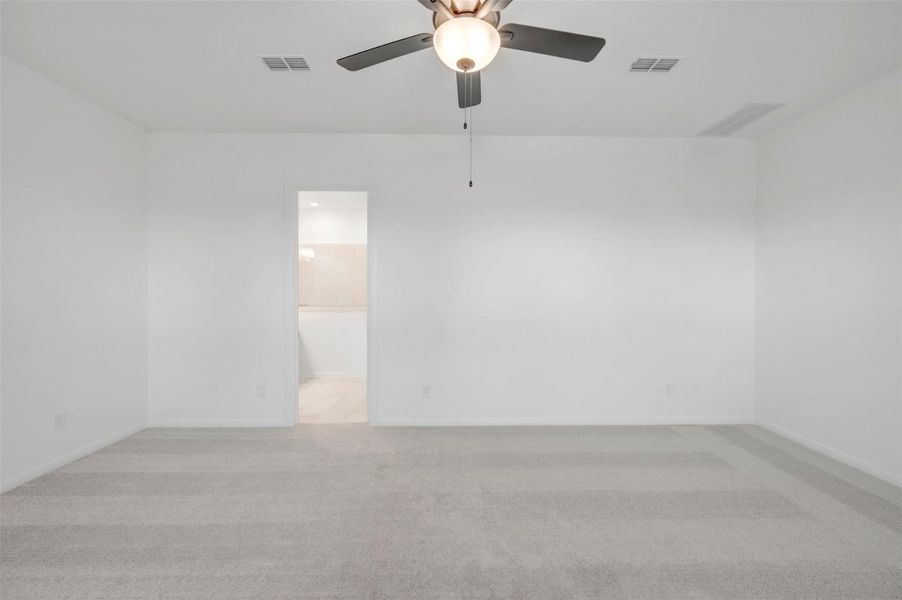 Spacious, unfurnished interior of a new home in Oakwood Estates, Waller (Image 42).