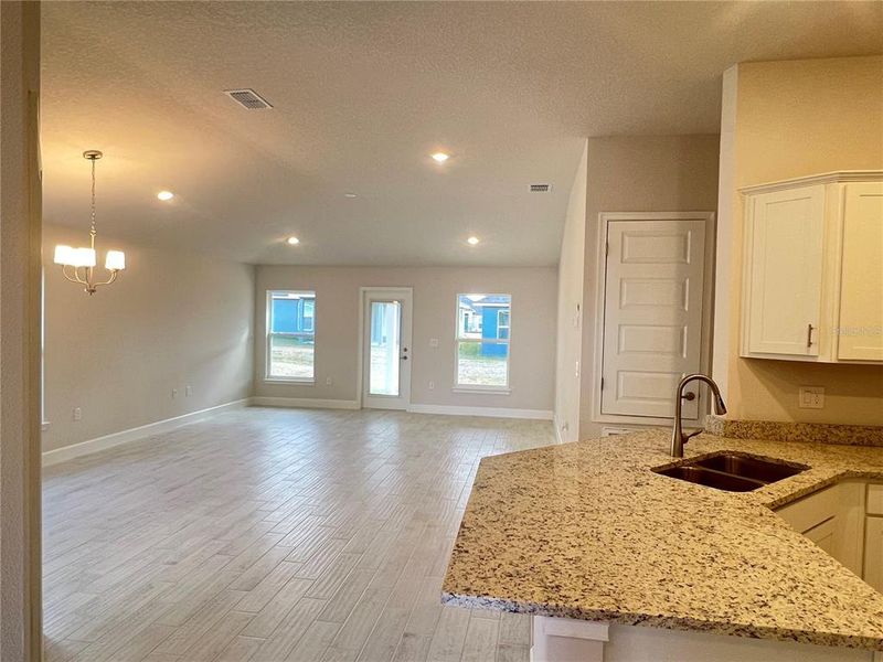 Spacious, unfurnished interior of a new home in , Dade City (Image 10).
