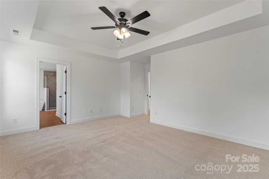 Spacious, unfurnished interior of a new home in , Harrisburg (Image 25).