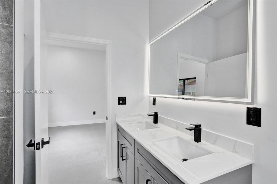 Furnished interior view inside a new home in , Miramar (Image 15).