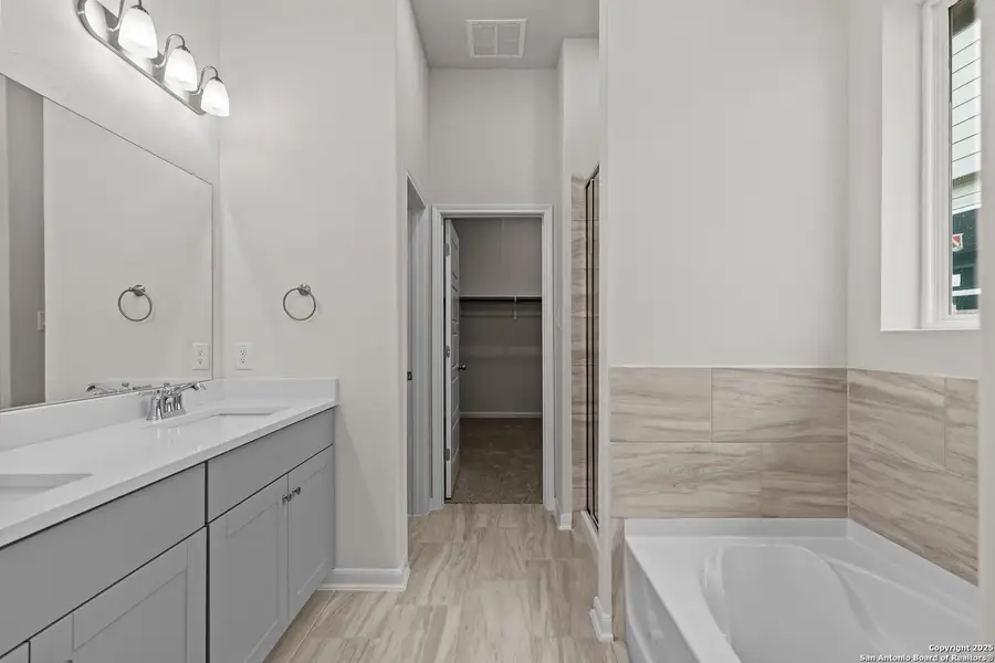 Furnished interior view inside a new home in Hunter's Ranch, San Antonio (Image 9). Furnished interior view inside a new home in Hunter's Ranch, San Antonio (Image 9).