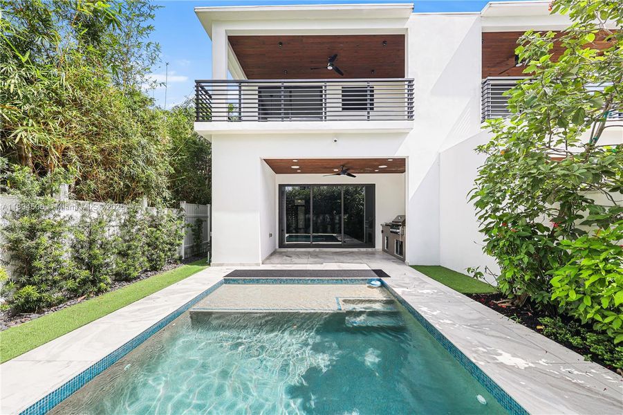 Exterior details and patio area of a home in , Fort Lauderdale (Image 20). Exterior details and patio area of a home in , Fort Lauderdale (Image 20).