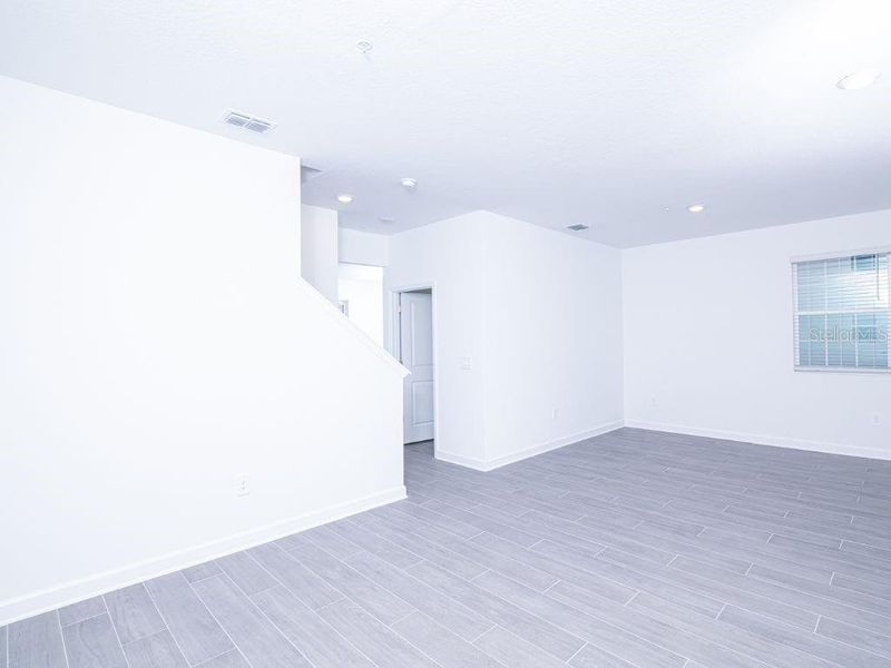 Spacious, unfurnished interior of a new home in , Orlando (Image 18).