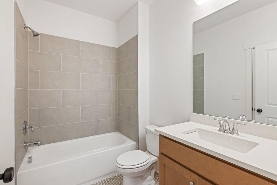 Furnished interior view inside a new home in White Post on Lake Lanier, Gainesville (Image 4). Furnished interior view inside a new home in White Post on Lake Lanier, Gainesville (Image 4).