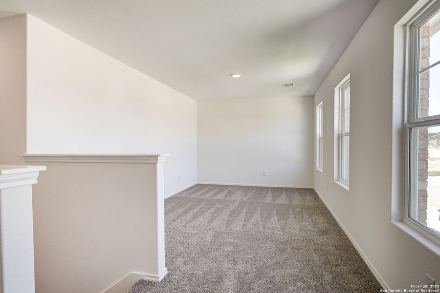 Spacious, unfurnished interior of a new home in Comanche Ridge, San Antonio (Image 53).