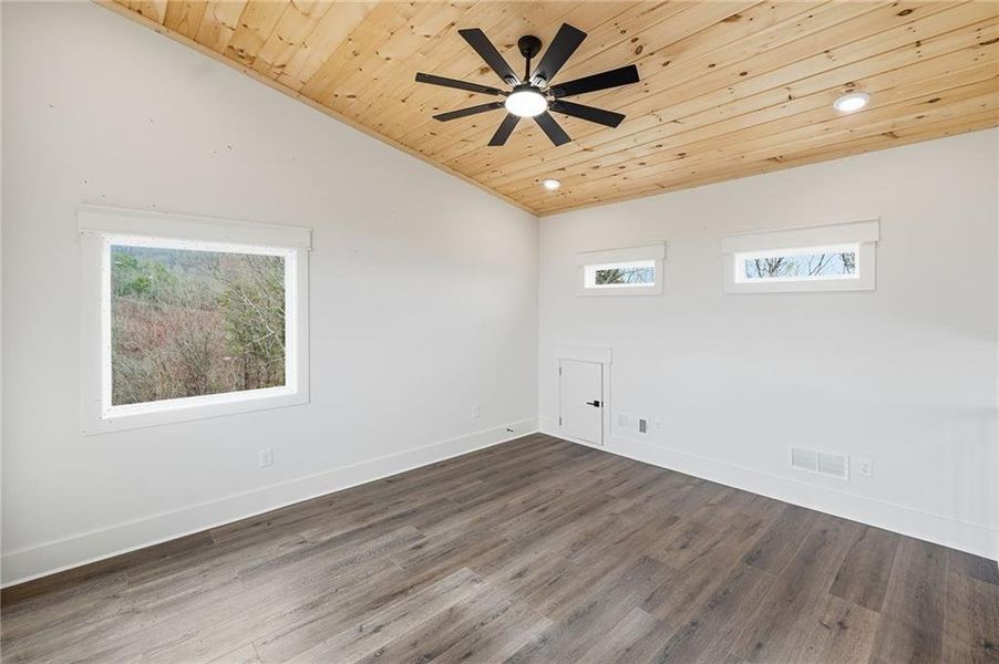 Spacious, unfurnished interior of a new home in , Ranger (Image 25).