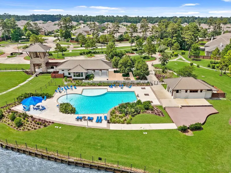 Community amenities in Bridges on Lake Houston Villas, Houston (Image 7).