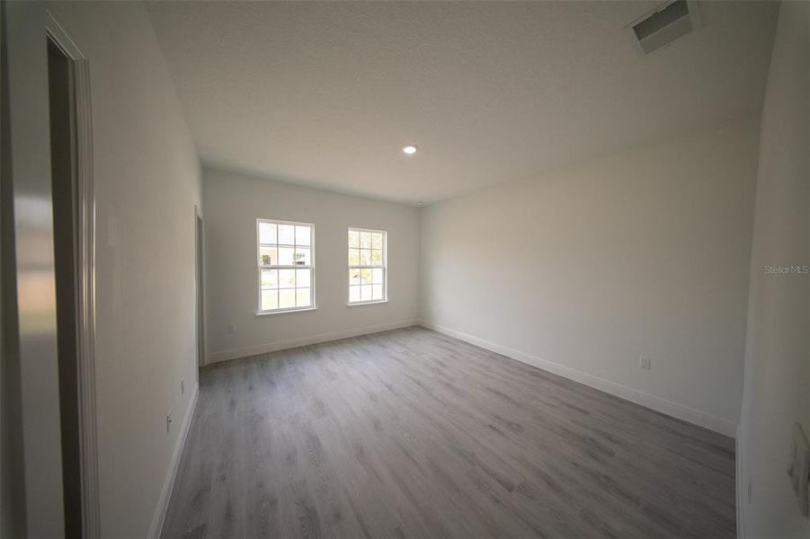 Spacious, unfurnished interior of a new home in , Ocala (Image 17).