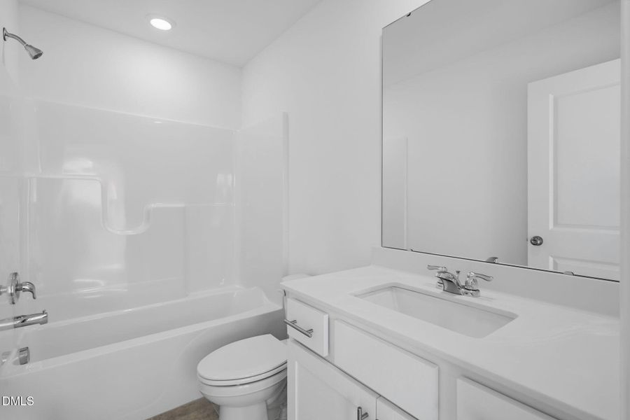 SUN_ElmGrove_Pic_Jackson_QMI_21_Bath3_1o SUN_ElmGrove_Pic_Jackson_QMI_21_Bath3_1o