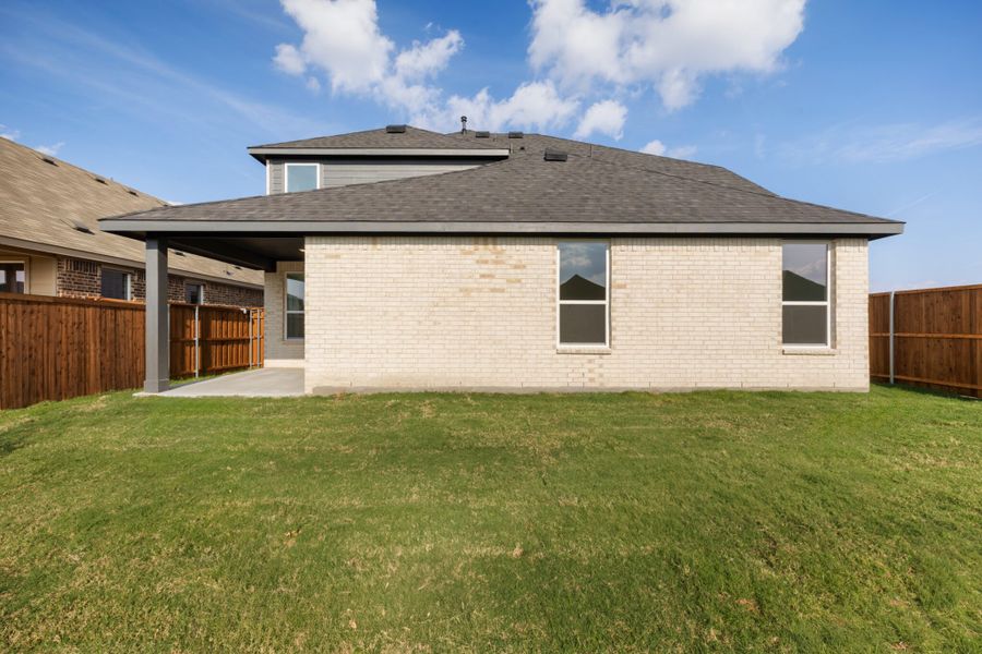 Exterior details and patio area of a home in Walden Pond, Forney (Image 4).