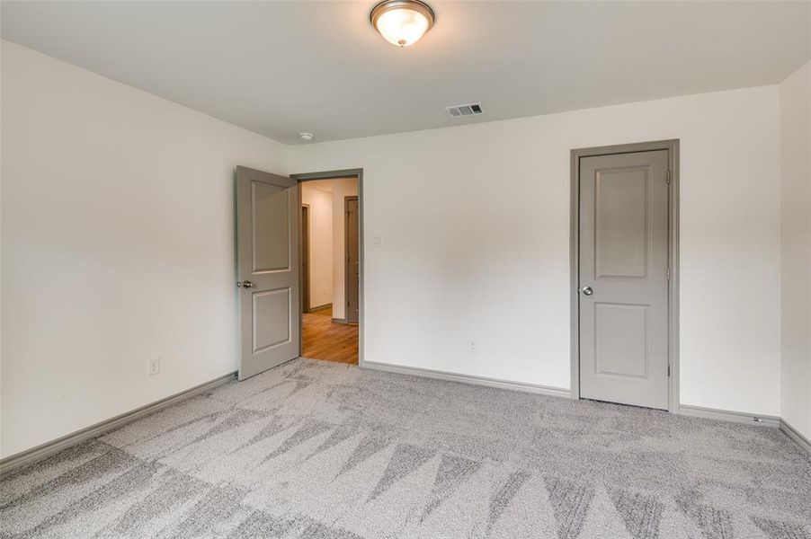 Spacious, unfurnished interior of a new home in , Dallas (Image 13).