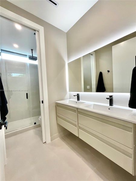 2nd Floor Bathroom 2nd Floor Bathroom