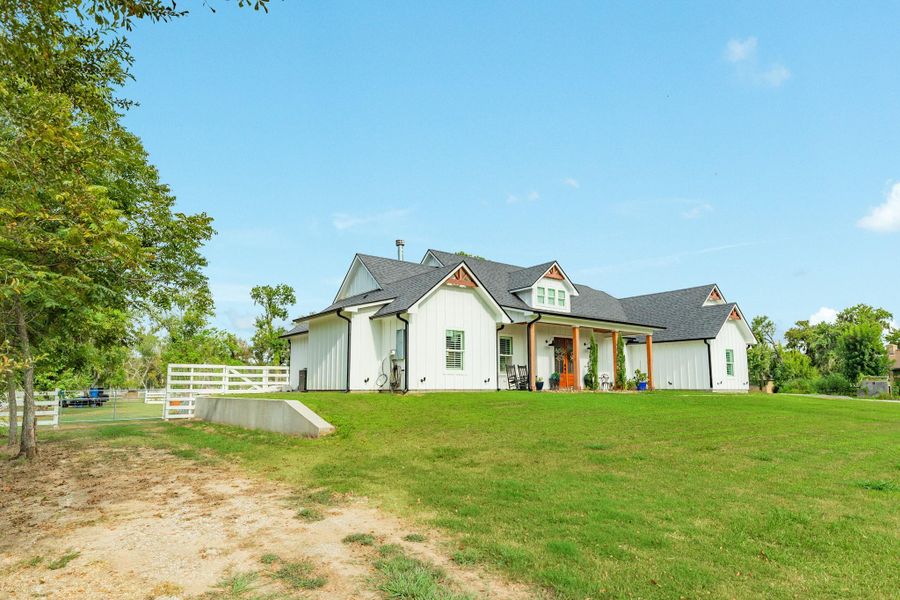 Exterior details and patio area of a home in , Angleton (Image 25).