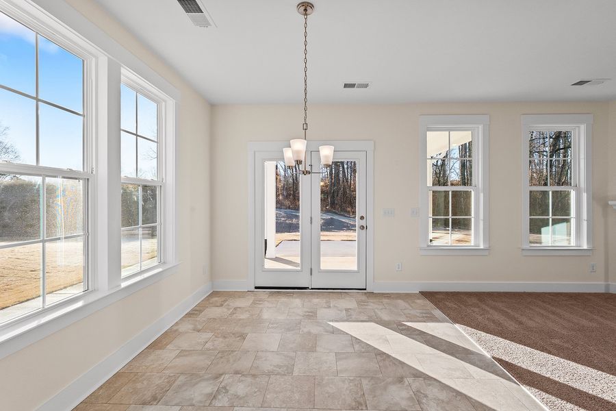 Spacious, unfurnished interior of a new home in Fieldstone, Lexington (Image 29).