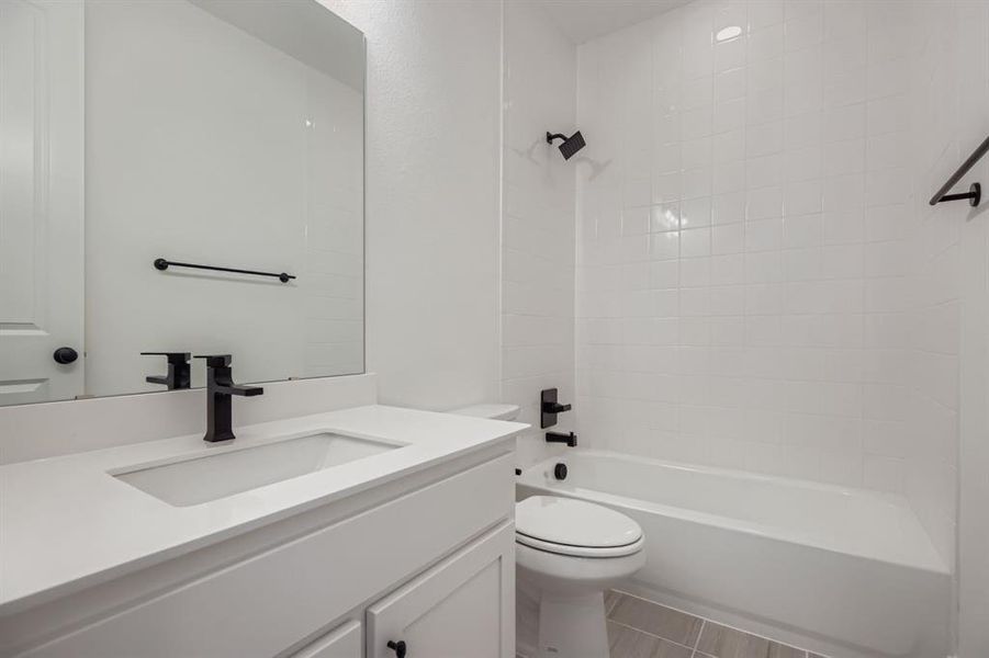 Bathroom with bathing tub / shower combination and vanity