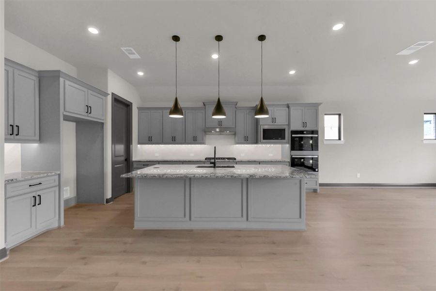 Furnished interior view inside a new home in Evergreen 55', Conroe (Image 6).