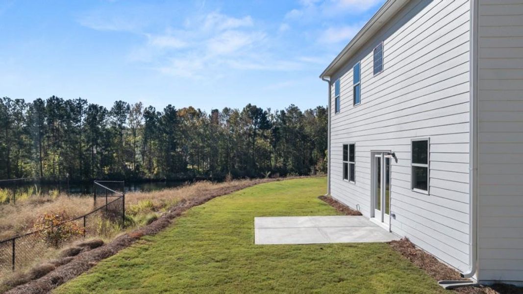 Exterior details and patio area of a home in Thompson Ridge, Dallas (Image 22).