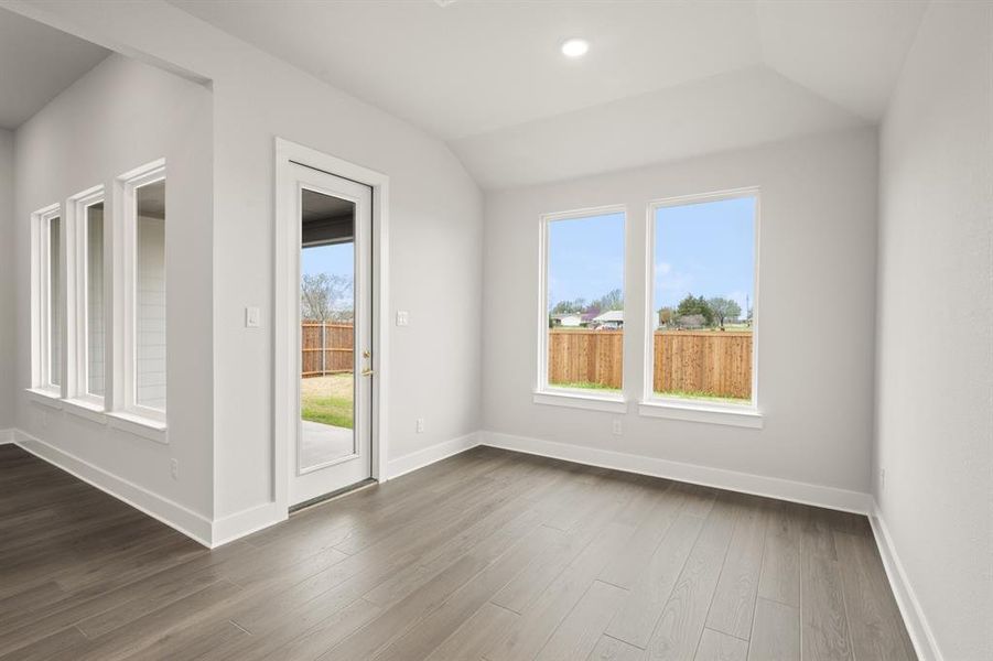 1721 Nesting Robin- Dining-1