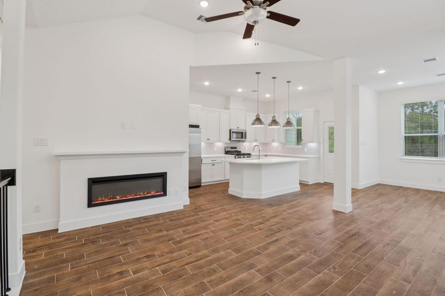 Furnished interior view inside a new home in Kresston 50's, Montgomery (Image 12).