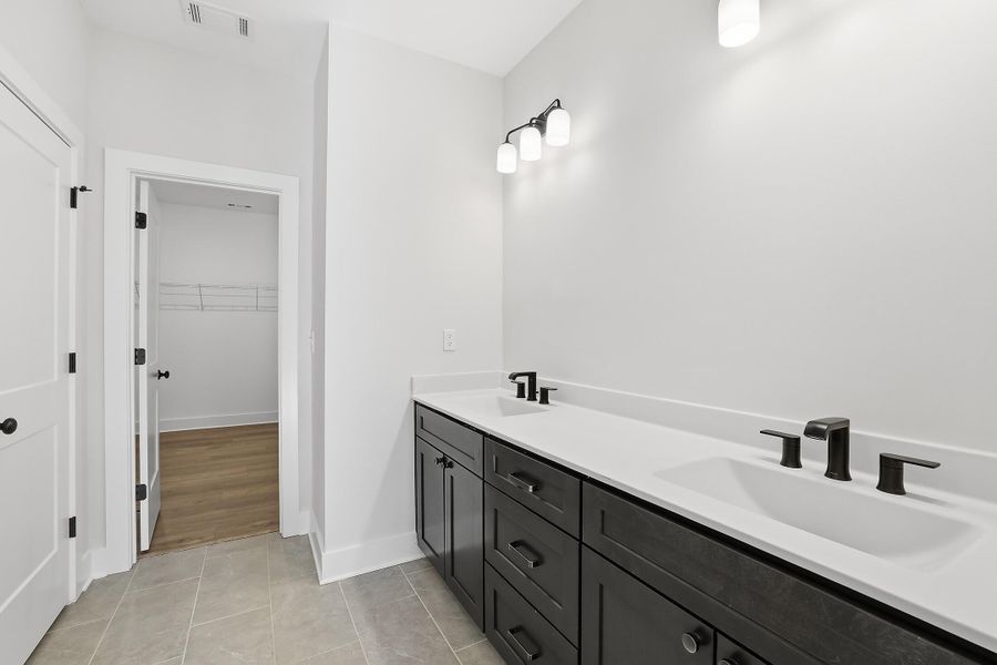 Furnished interior view inside a new home in Social Circle, Chattanooga (Image 9).