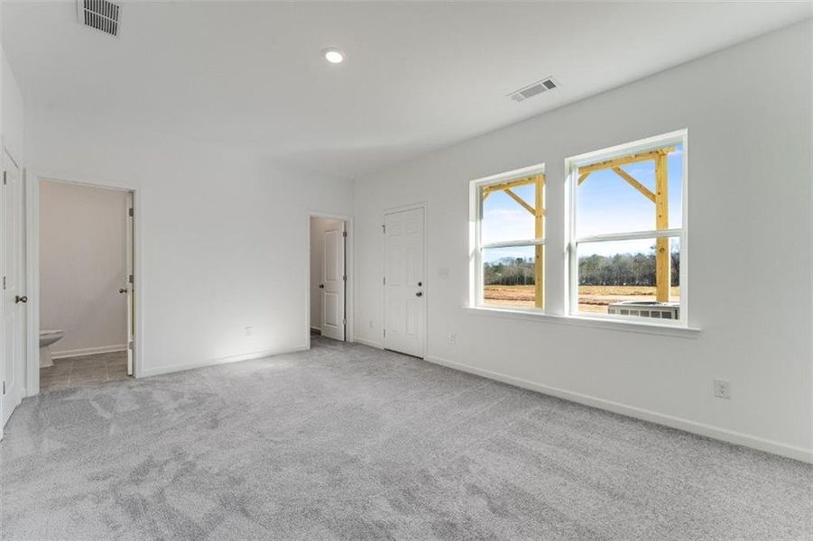 Spacious, unfurnished interior of a new home in Auburn Glen, Dacula (Image 12).
