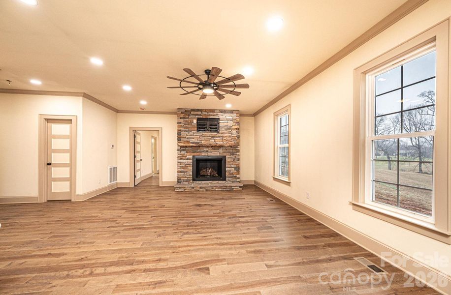 Spacious, unfurnished interior of a new home in , Newton (Image 13).