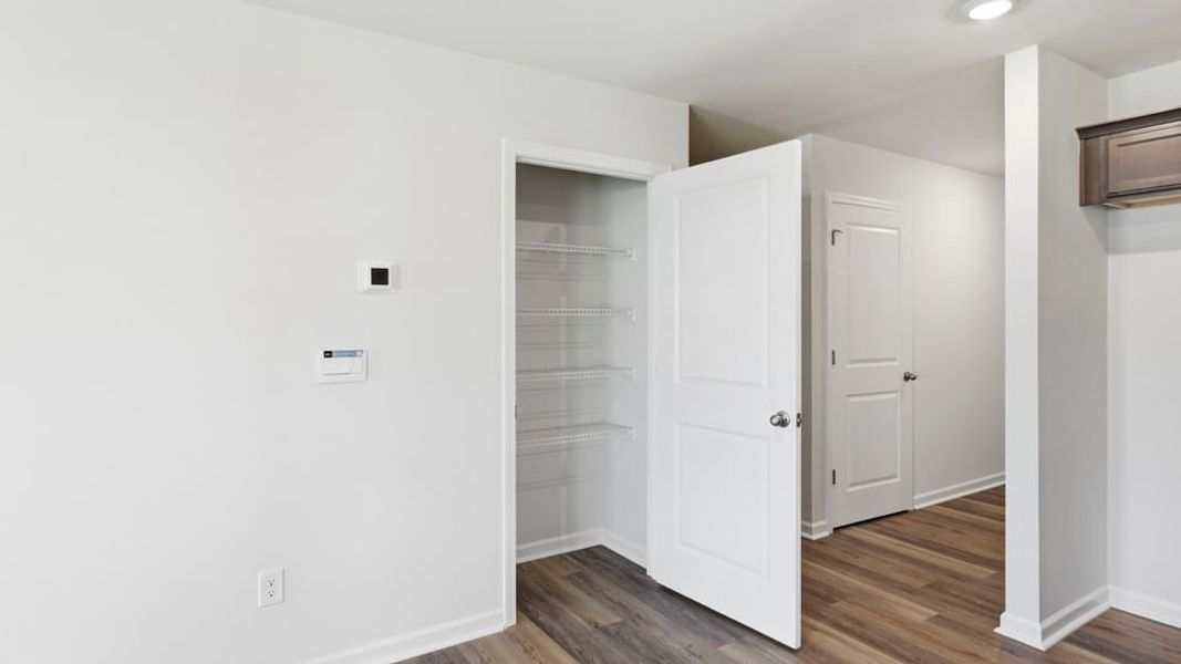 Spacious, unfurnished interior of a new home in Seneca Falls, Seneca (Image 27).