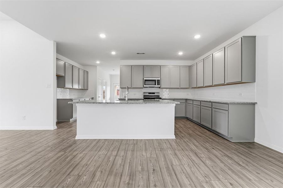 Furnished interior view inside a new home in Saddlebrook Estates, Waxahachie (Image 10).