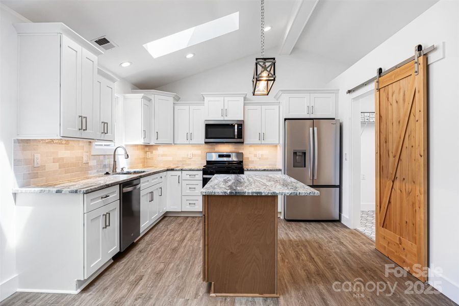 Kitchen has doors to Laundry