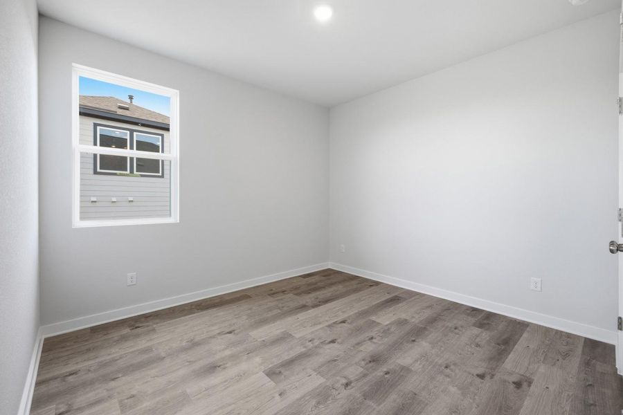 Spacious, unfurnished interior of a new home in Cloverleaf, Austin (Image 30).