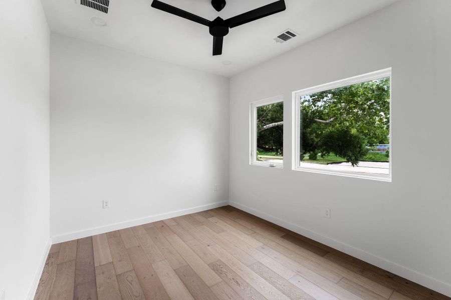Spacious, unfurnished interior of a new home in , Austin (Image 23).