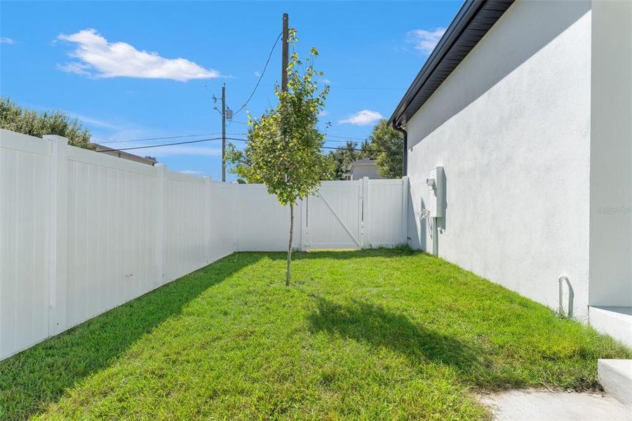 Exterior details and patio area of a home in , Tampa (Image 24).