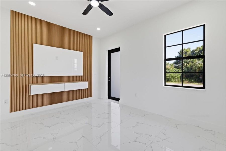 Spacious, unfurnished interior of a new home in , Lehigh Acres (Image 31).