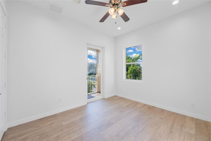 Spacious, unfurnished interior of a new home in , Fort Lauderdale (Image 17).