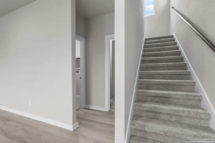 Spacious, unfurnished interior of a new home in Garden Grove, San Antonio (Image 27).