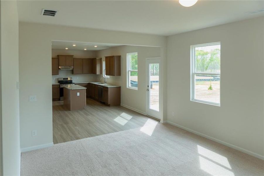 Spacious, unfurnished interior of a new home in , Jefferson (Image 8).