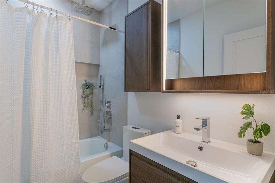 Furnished interior view inside a new home in , St. Petersburg (Image 15).