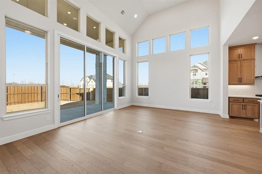 Spacious, unfurnished interior of a new home in Star Trail, Prosper (Image 15).