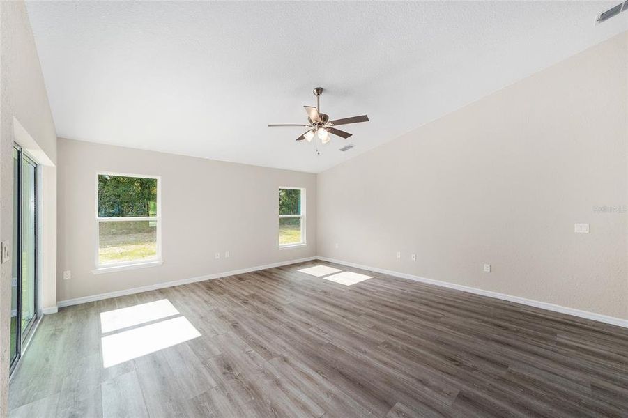 Spacious, unfurnished interior of a new home in , Dunnellon (Image 21).
