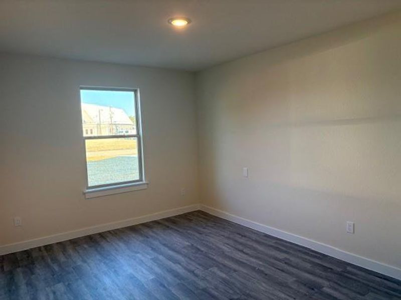 Spacious, unfurnished interior of a new home in , Hempstead (Image 13).