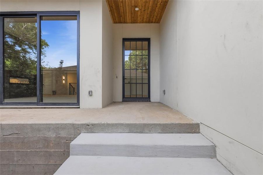 Exterior details and patio area of a home in , Dallas (Image 20).