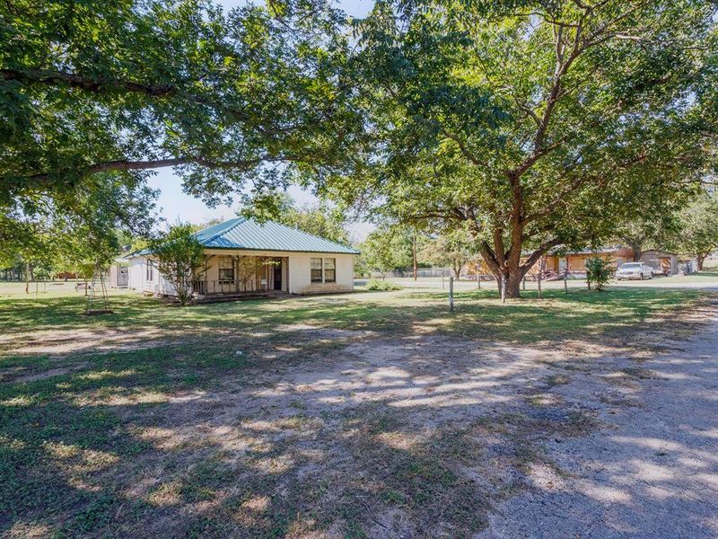 Natural landscape and outdoor views near in Blanket (Image 19). Natural landscape and outdoor views near in Blanket (Image 19).