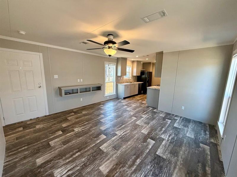 Spacious, unfurnished interior of a new home in , Pelican Bay (Image 21).