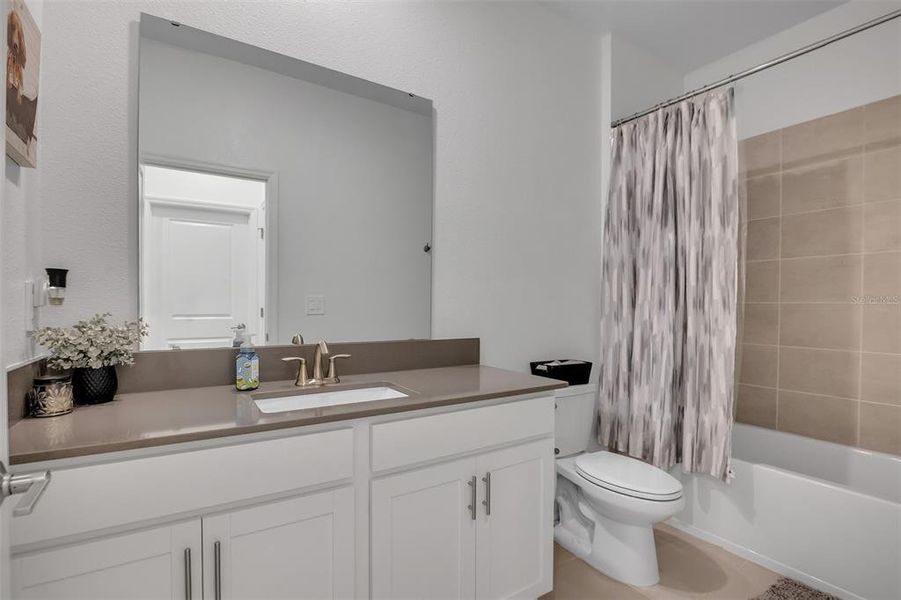 Furnished interior view inside a new home in Tohoqua, Kissimmee (Image 34). Furnished interior view inside a new home in Tohoqua, Kissimmee (Image 34).