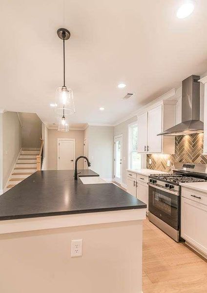 Image 22 of a home in Creekside.