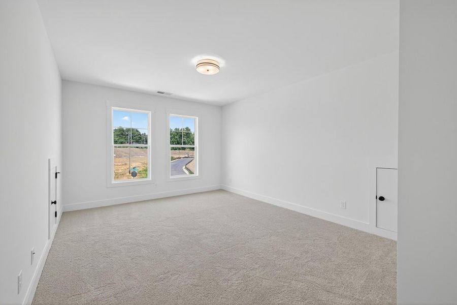Spacious, unfurnished interior of a new home in Livingstone Park, Kennesaw (Image 20).