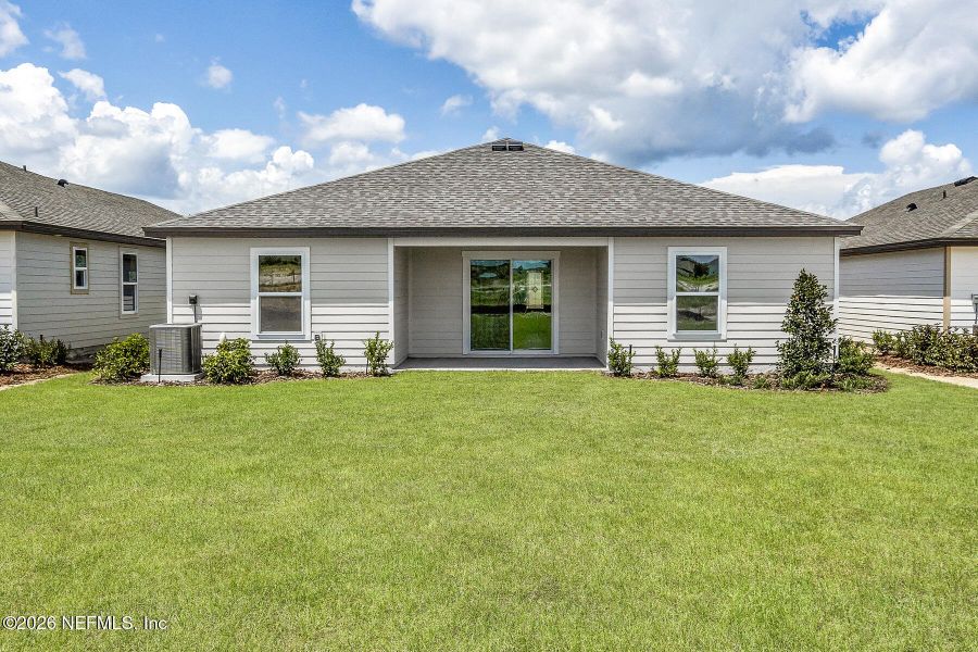Exterior details and patio area of a home in Rolling Hills, Green Cove Springs (Image 3).